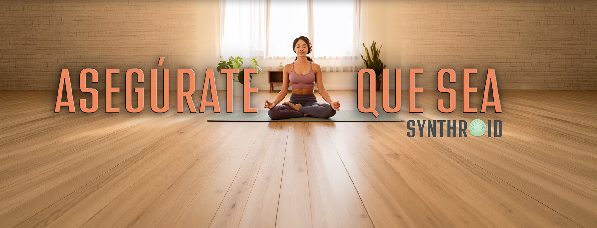 Mujer practicando meditación en su hogar